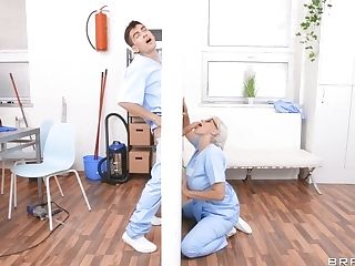 Milky Haired Mummy Physician Bum-fucked By Masculine Nurse In The...