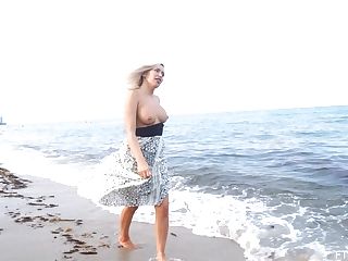 Stunning Kacey Likes To Expose Herself On The Beach And Masturbate